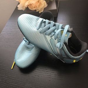 Unisex kid soccer shoes!🌺🌺🌺